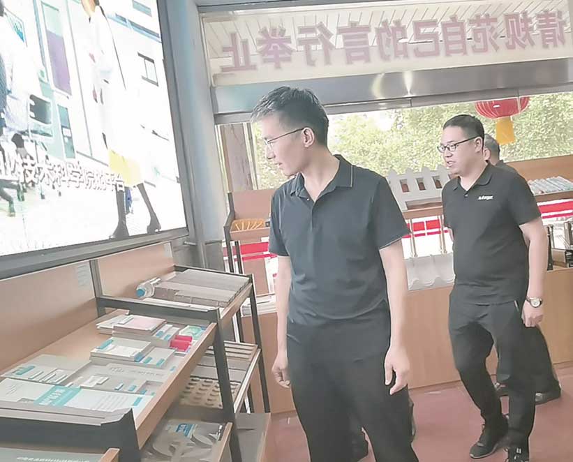 <a href='http://www.qgswgwa.cn/shimogaixingshuinibaowenban/'>石墨改性水泥基保溫板</a>亮相焦作市住建局綠色建材產(chǎn)品展